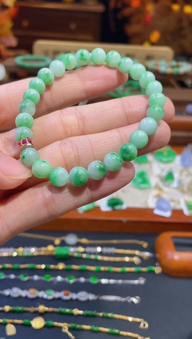 颈饰未镶嵌翡翠手串