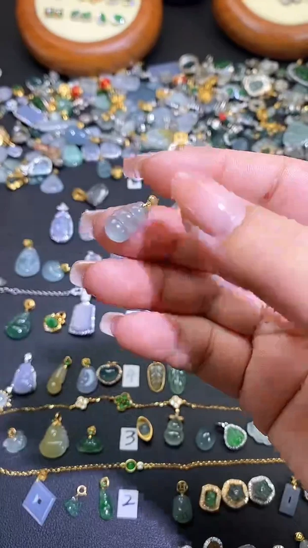 【闪购商品】翡翠吊坠(不含链)18K金镶嵌1
