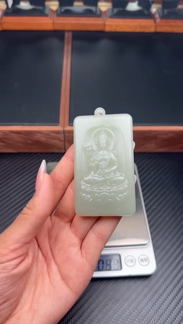 吊坠(赠链)未镶嵌和田玉且末微色差近矿吊坠