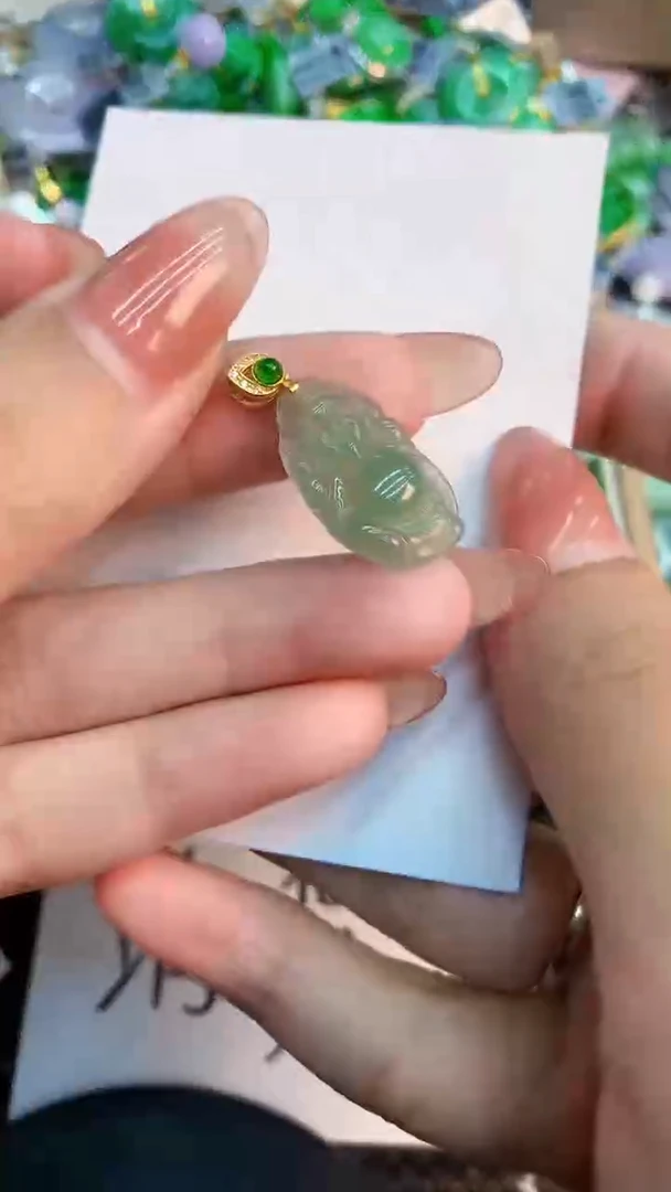 翡翠未镶嵌颈饰           1