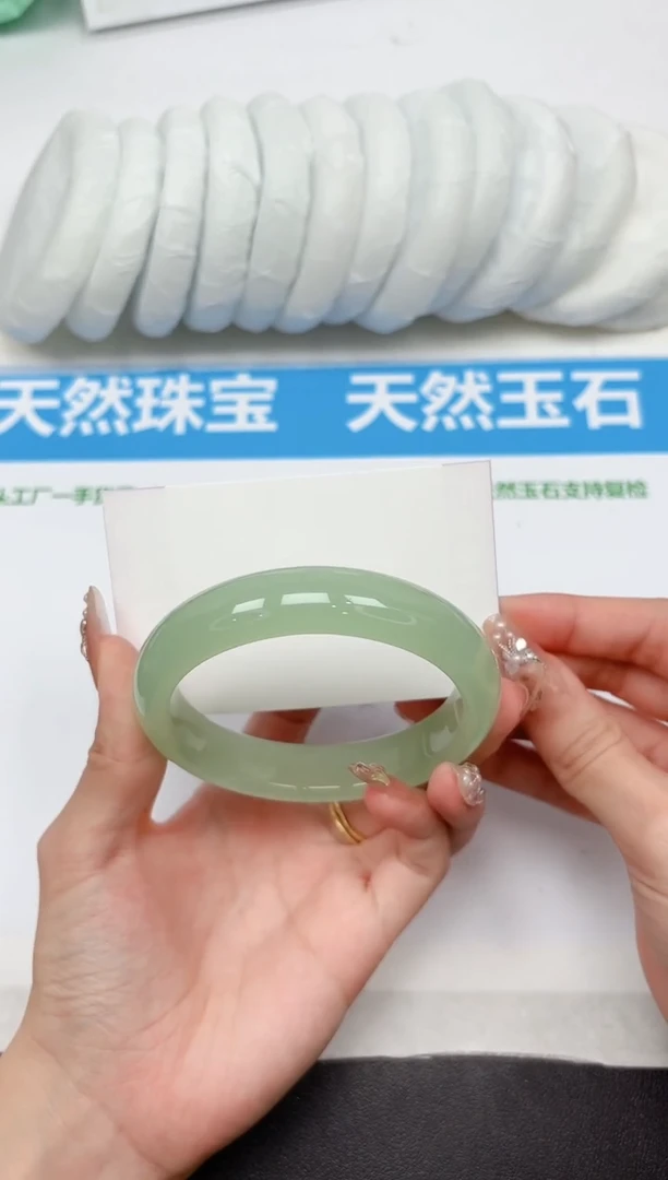 未镶嵌手镯石英质玉268-62.0