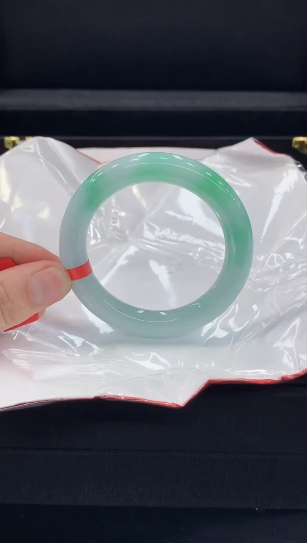 翡翠手镯未镶嵌手镯