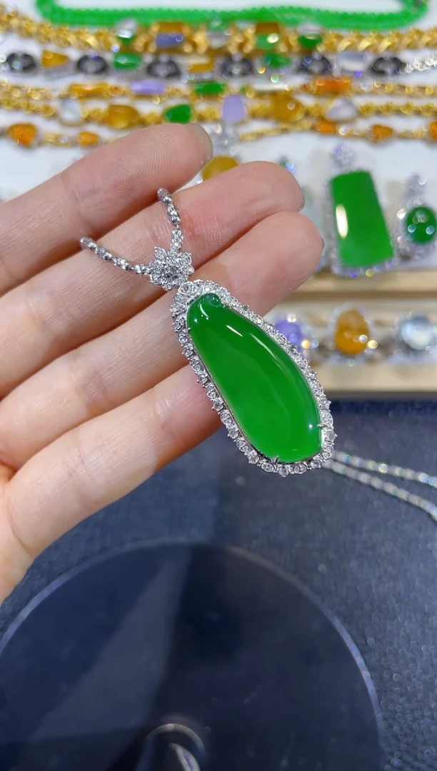 吊坠(不含链)18K金镶嵌翡翠团购11