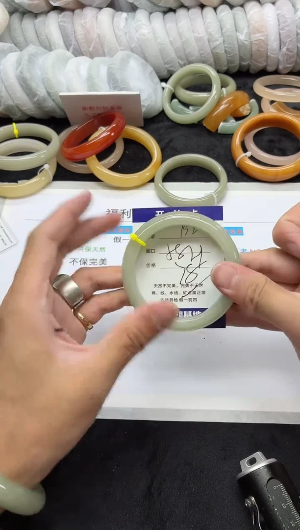 未镶嵌手镯石英质玉192