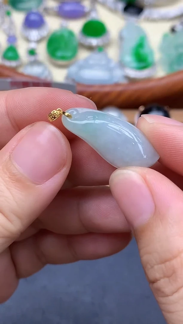 颈饰18K金镶嵌翡翠1-中国好珍宝