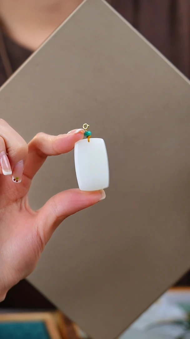 吊坠(不含链)18K金镶嵌和田玉吊坠