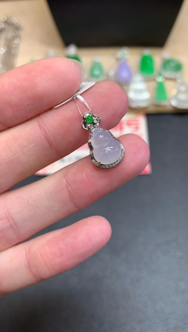 【闪购商品】翡翠颈饰18K金镶嵌葫芦【无服务费】