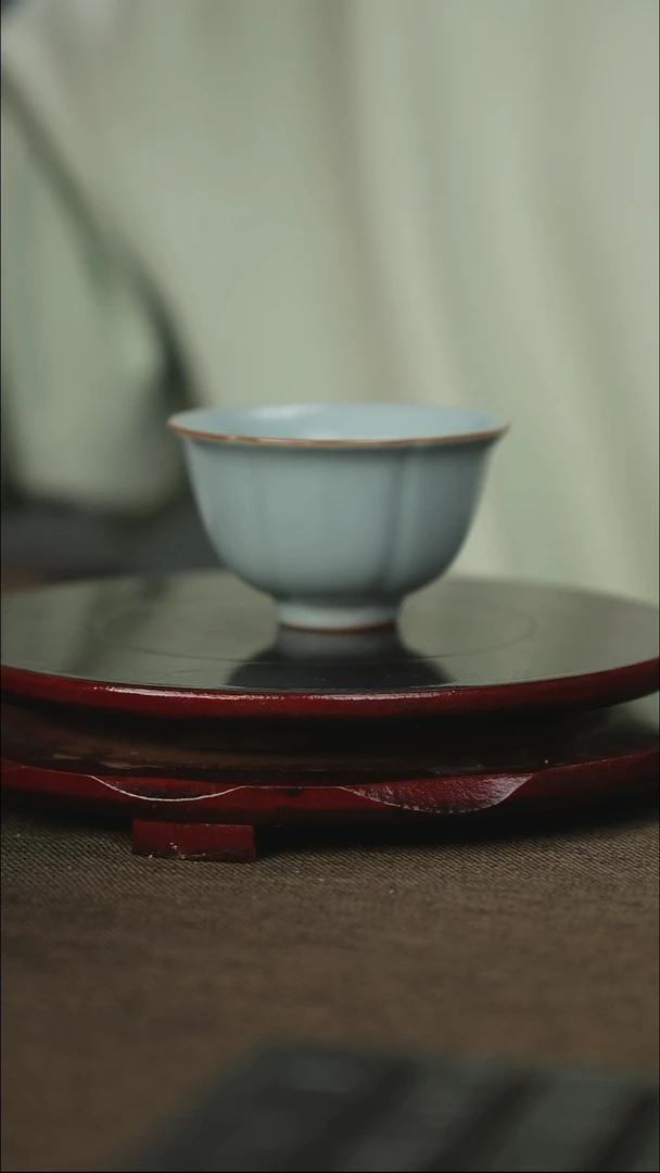 微微瑕 花口杯