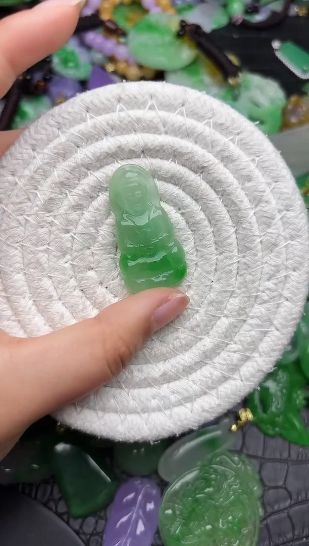 颈饰未镶嵌翡翠缅甸翡翠吊坠