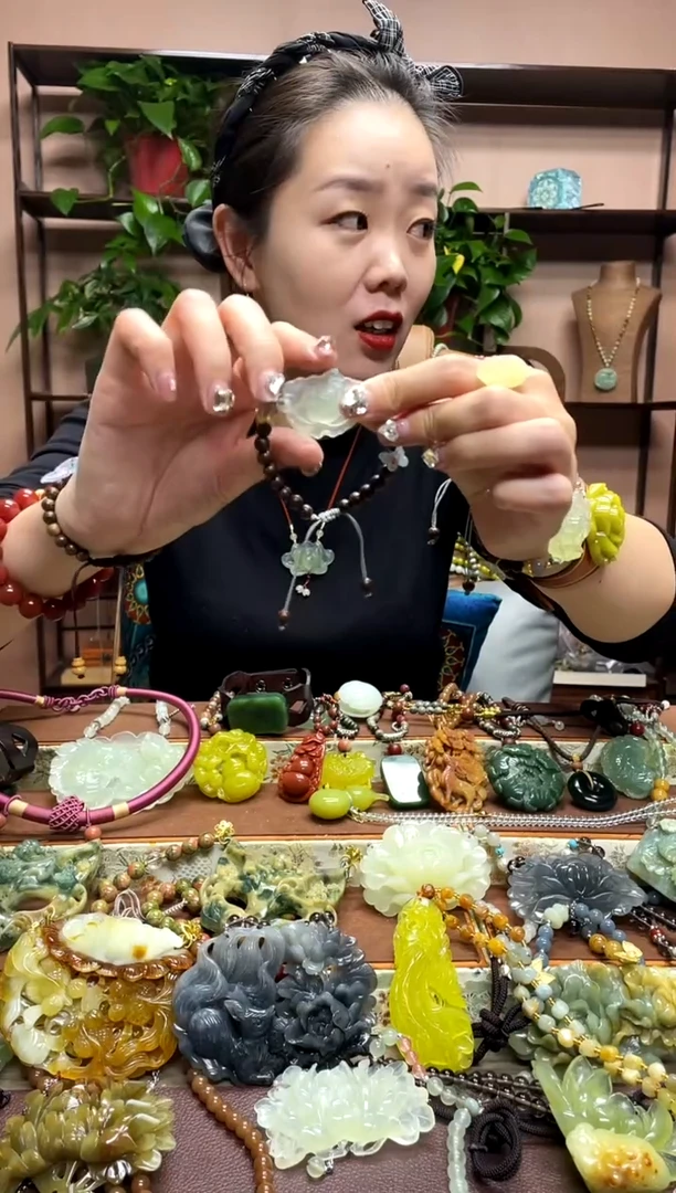 未镶嵌岫玉手牌多样性发货发其中之一