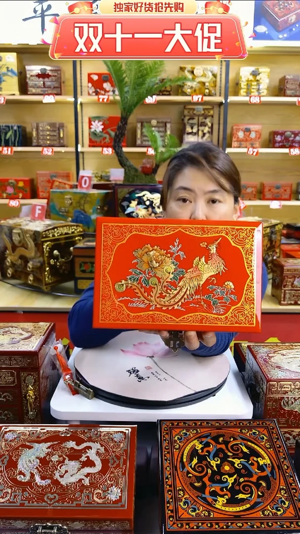 21红底双层贴金凤戏牡丹宠粉价