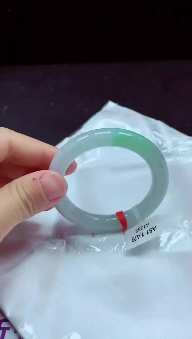 【闪购商品】翡翠手镯未镶嵌镯子51+