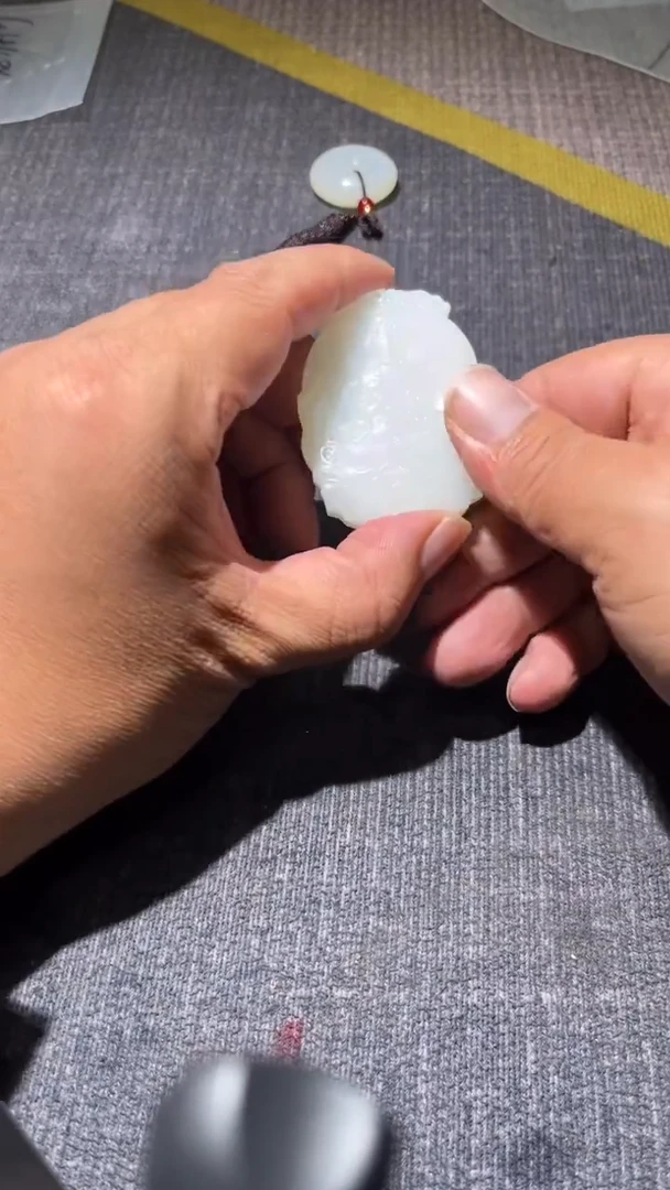 颈饰未镶嵌和田玉吊坠