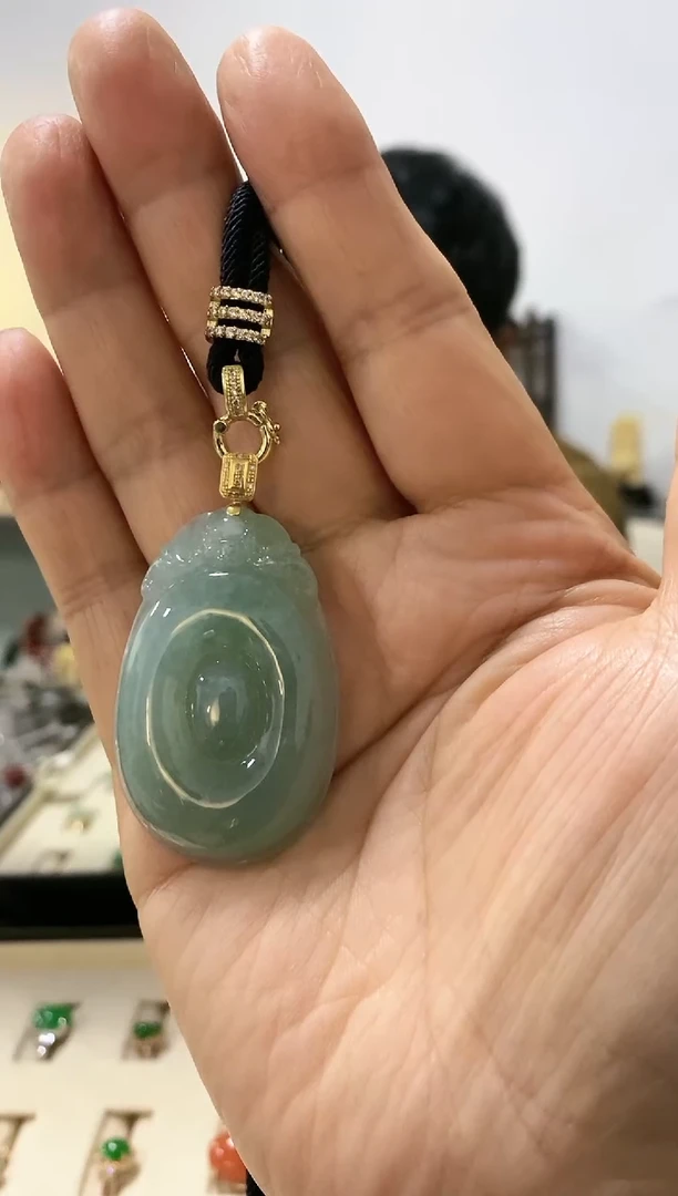 颈饰18K金镶嵌翡翠吊坠