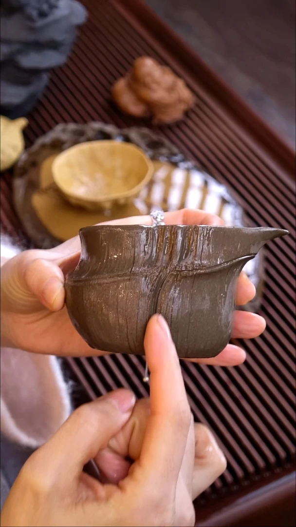紫砂张小萌《青段竹节公道杯》