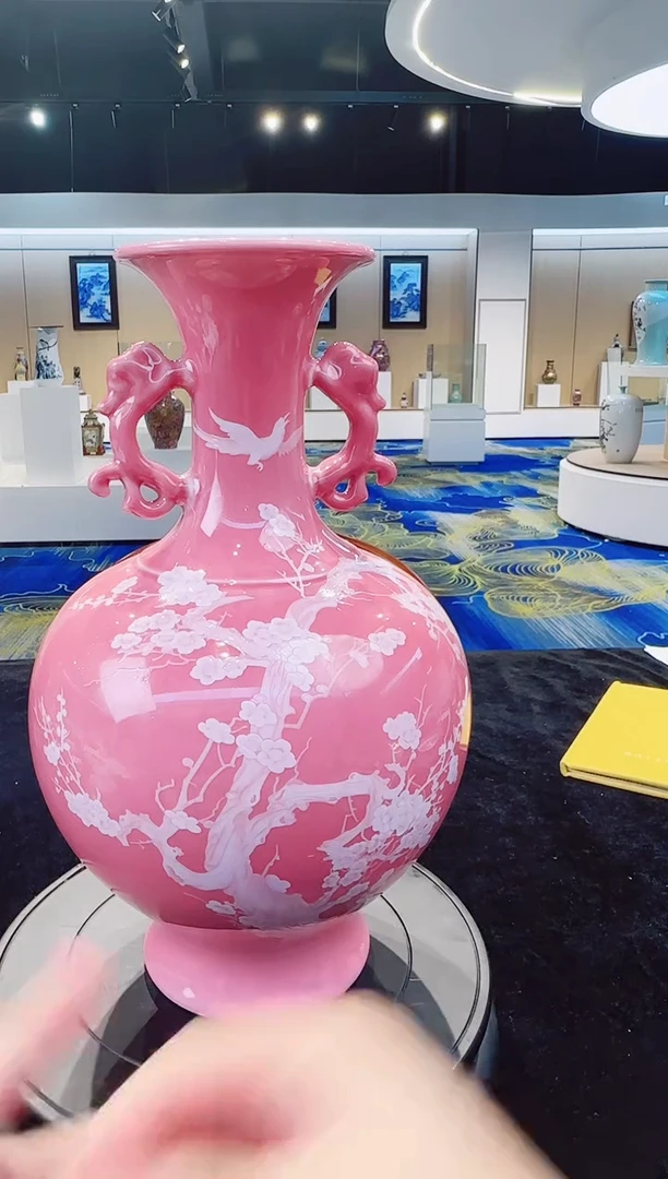 瓶桃红堆白双耳瓶