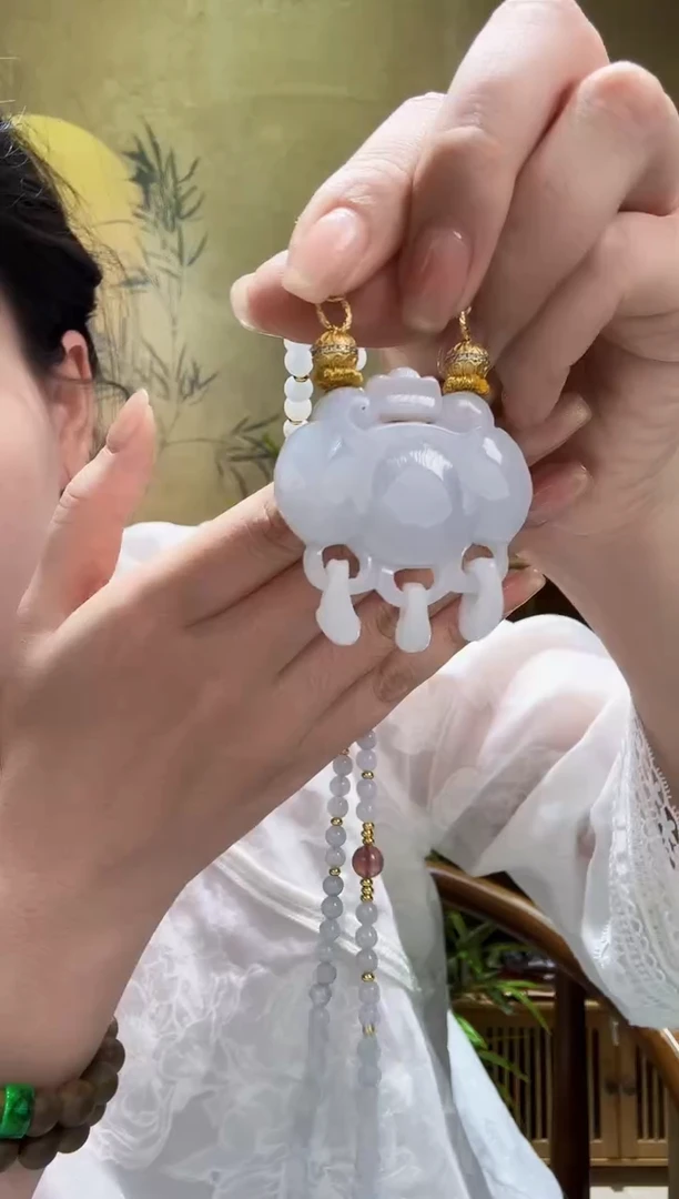 颈饰未镶嵌翡翠吊坠