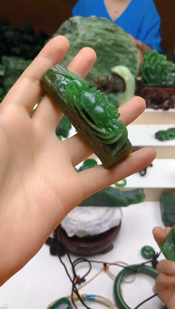 和田玉（碧玉）未镶嵌颈饰用****60