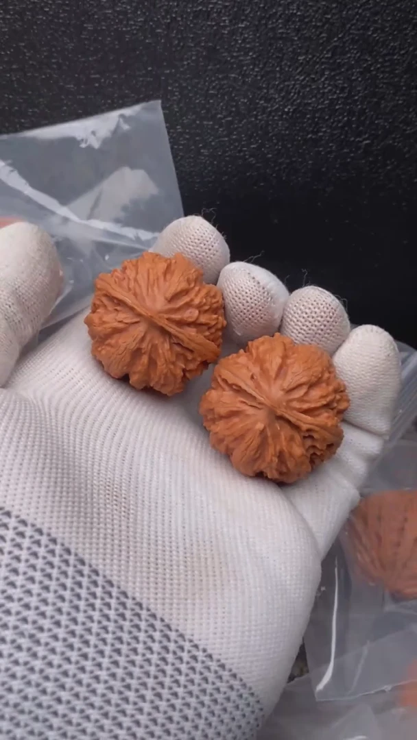 【闪购商品】文玩核桃把件球八棱