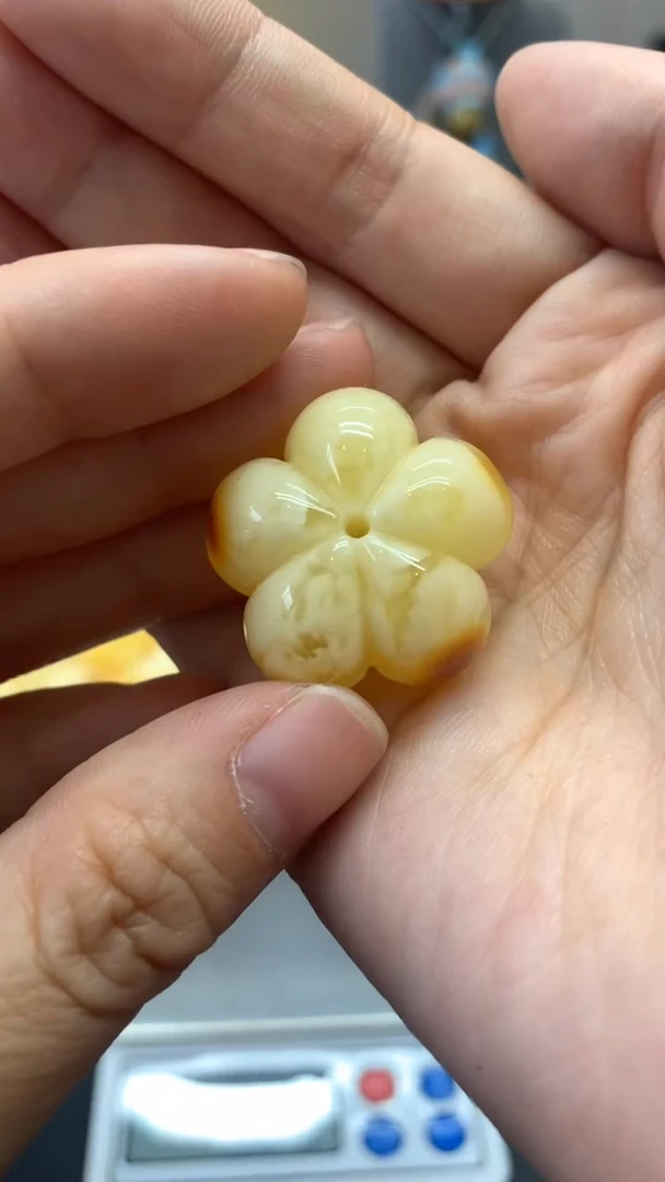 未镶嵌琥珀珠宝奇石2239