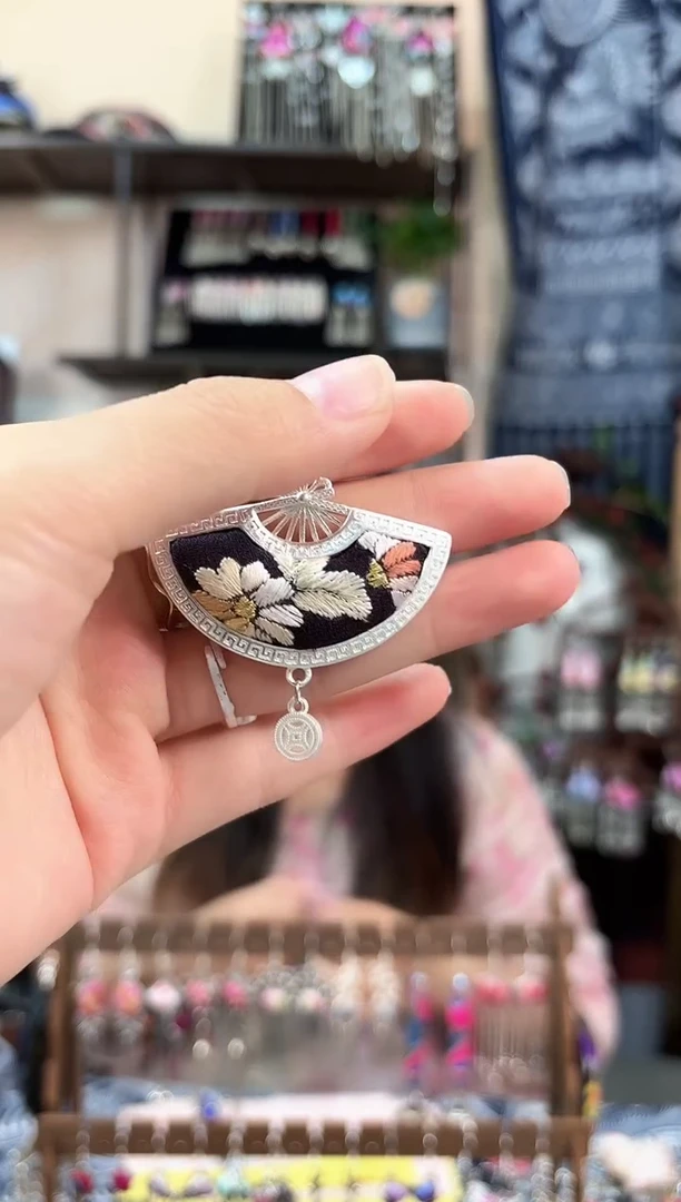 织绣民族风非遗老绣饰品550