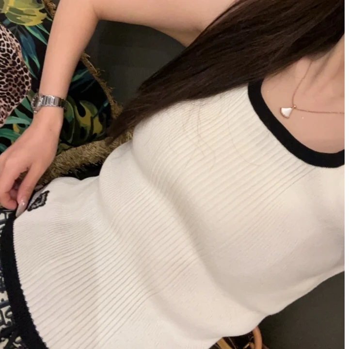 2025春夏新款 奶香女士无袖背心（D12CL55BX03）