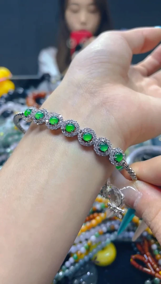 翡翠未镶嵌颈饰/T/翡翠A货，一件也是批发价