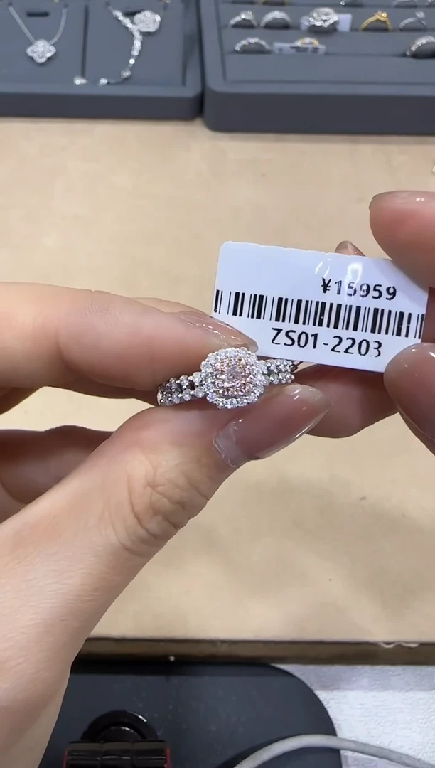 【闪购商品】钻石/18K金镶嵌粉戒指公主方宽臂