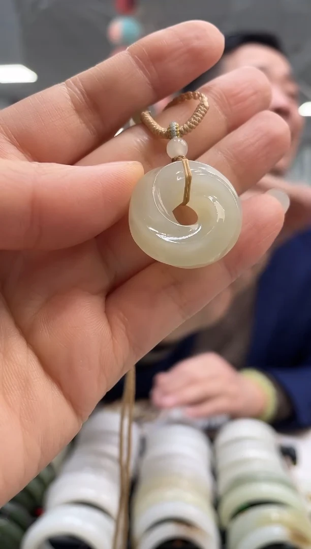 颈饰未镶嵌和田玉莫比乌斯环吊坠多样性发一件