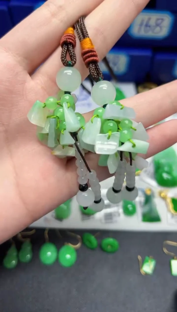 【闪购商品】翡翠挂件未镶嵌Y缅料A货/多样性发货/一件