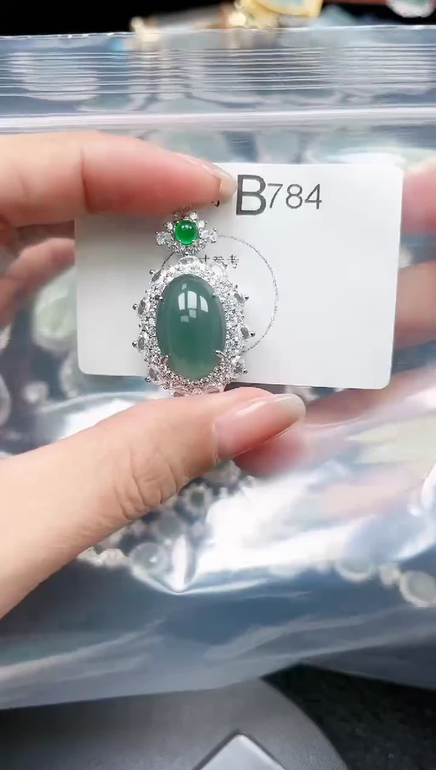 【闪购商品】翡翠颈饰未镶嵌784赠皮绳