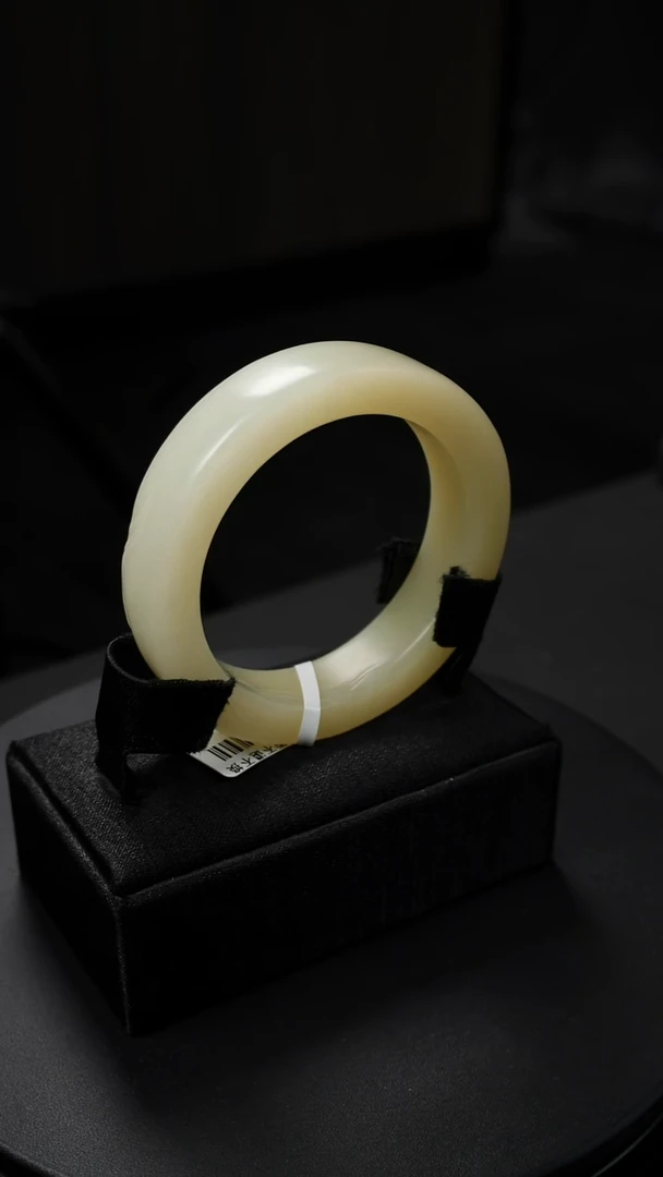 未镶嵌手镯和田玉和田玉黄口手镯52.3圈