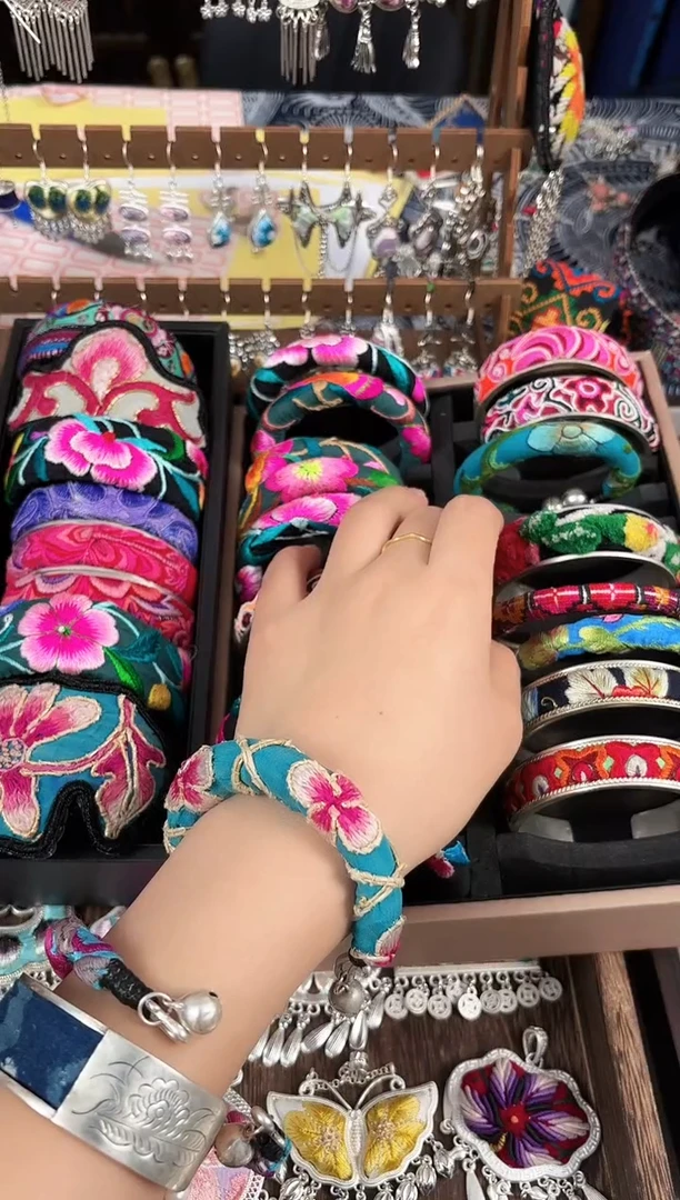 织绣民族风非遗老绣饰品677