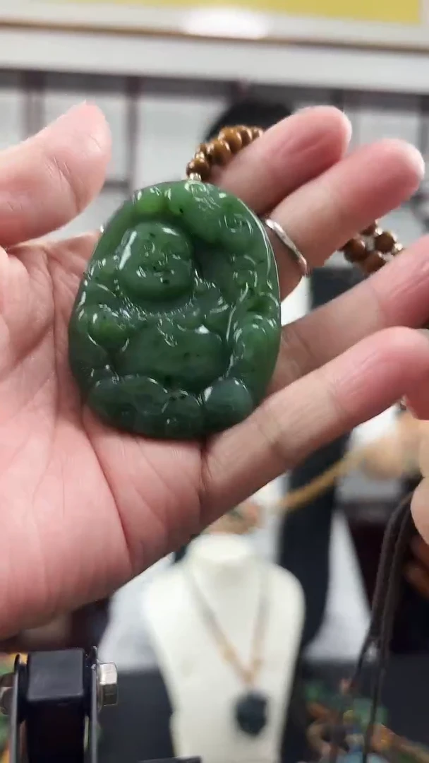 颈饰未镶嵌和田玉佛