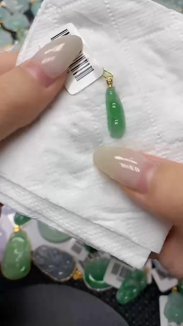 颈饰18K金镶嵌翡翠11111111111
