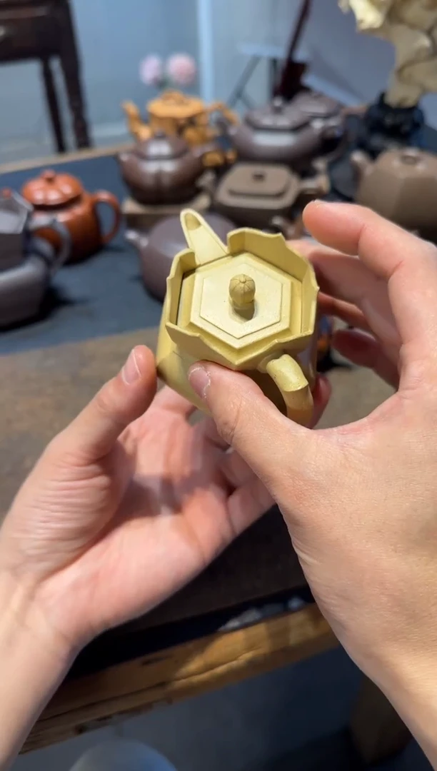 茶壶紫砂壶**人本绿小僧帽