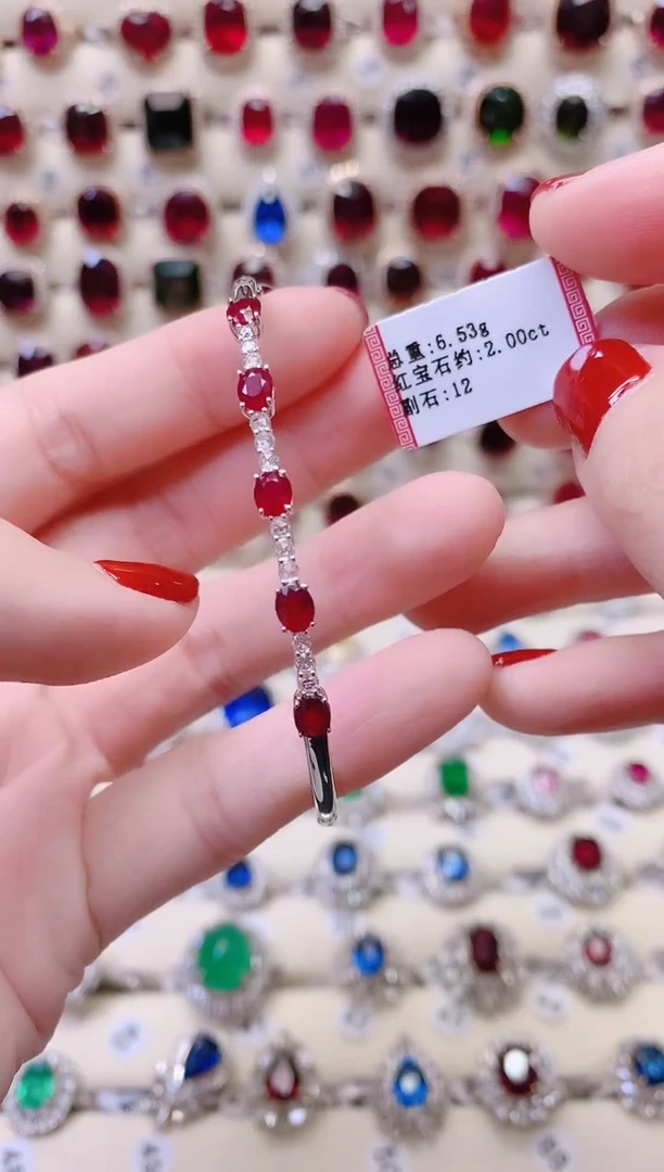 18K金镶嵌手镯红宝石1