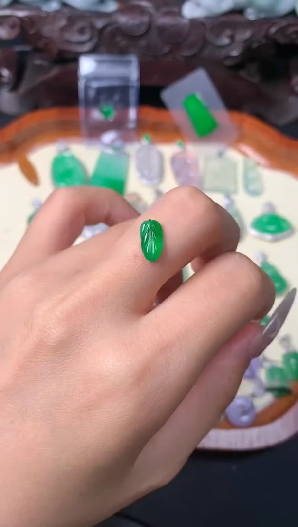 定制翡翠未镶嵌裸石（定制镶嵌）