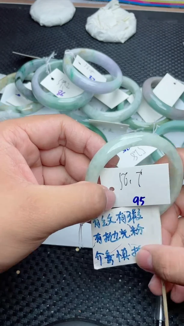 未镶嵌手镯翡翠95