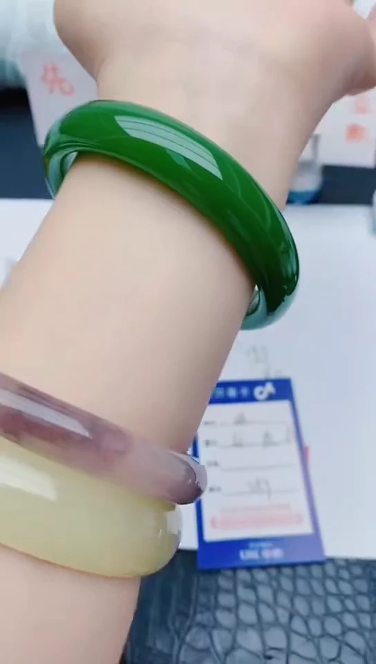 石英质玉手镯未镶嵌x28+61-62