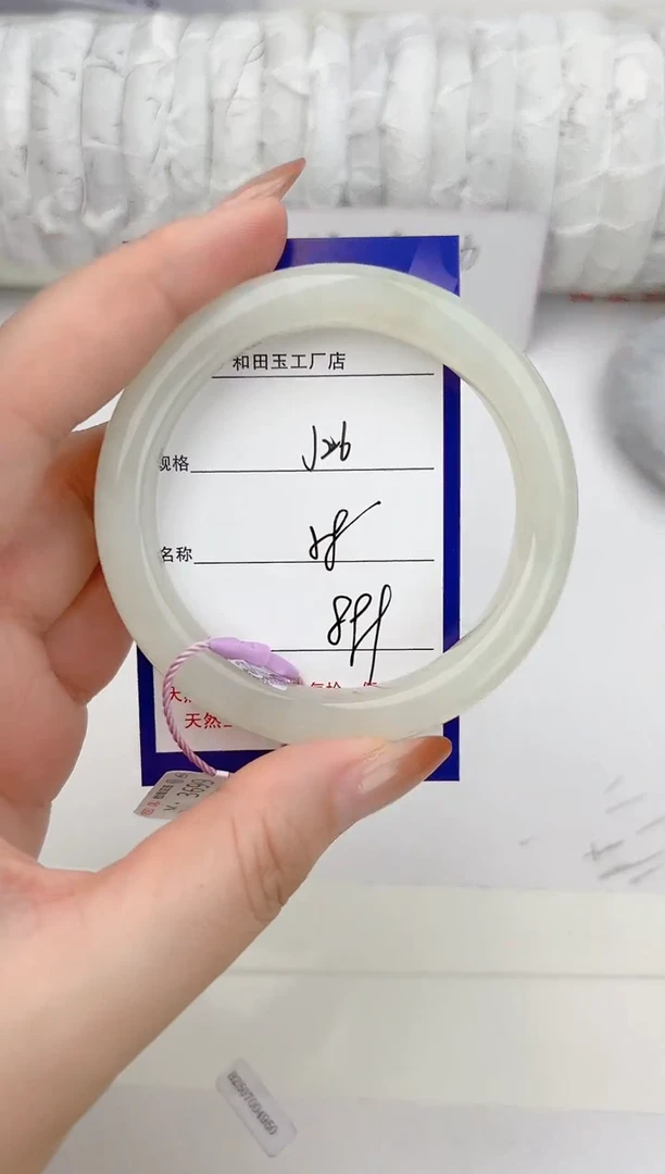 和田玉手镯未镶嵌26颜色微差无瑕疵