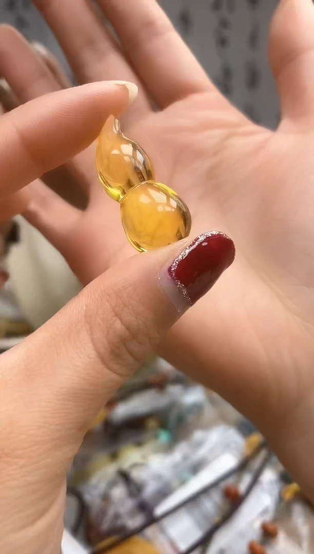 【闪购商品】琥珀裸石未镶嵌葫芦