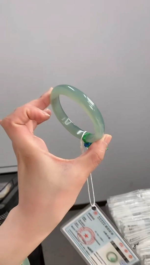 【闪购商品】玛瑙/玉髓手镯未镶嵌58-59圈