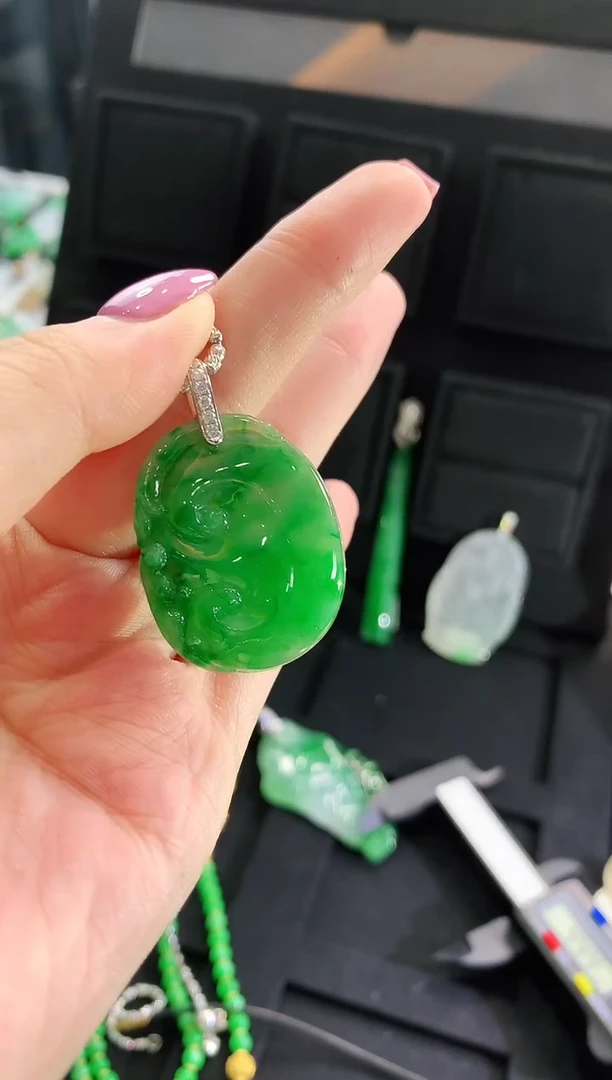 【闪购商品】翡翠吊坠(不含链)18K金镶嵌吊坠