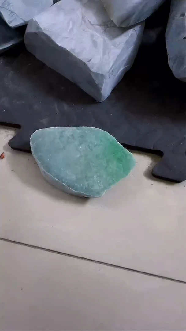 翡翠未镶嵌颈饰136翡翠