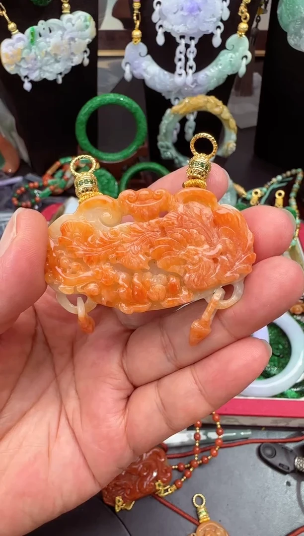 颈饰未镶嵌翡翠菲**饰吊坠