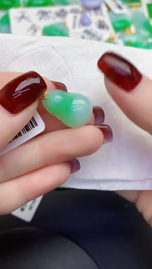 颈饰18K金镶嵌翡翠缅甸天然翡翠a货