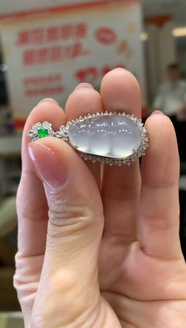 颈饰18K金镶嵌翡翠不退不换多样性发其一