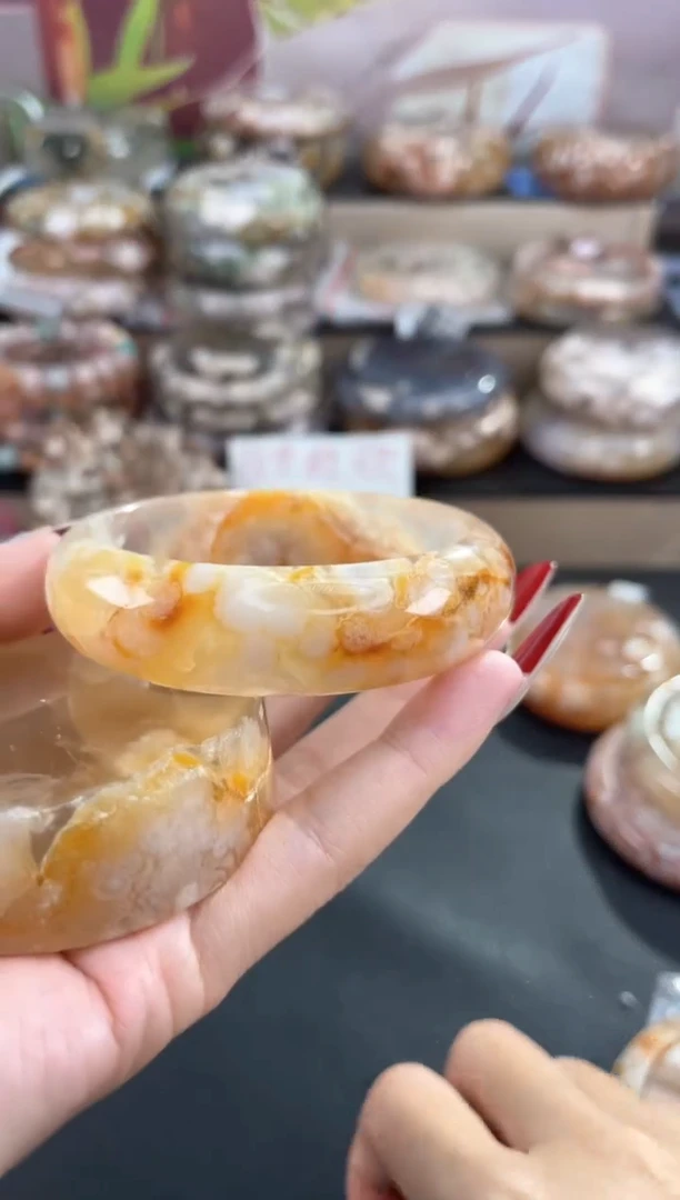 未镶嵌手镯石英质玉59