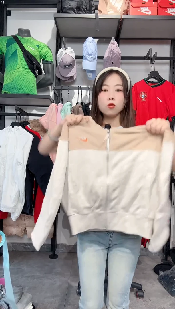 1380   编码 瑕疵款直播间过款为准 尺码 170XL